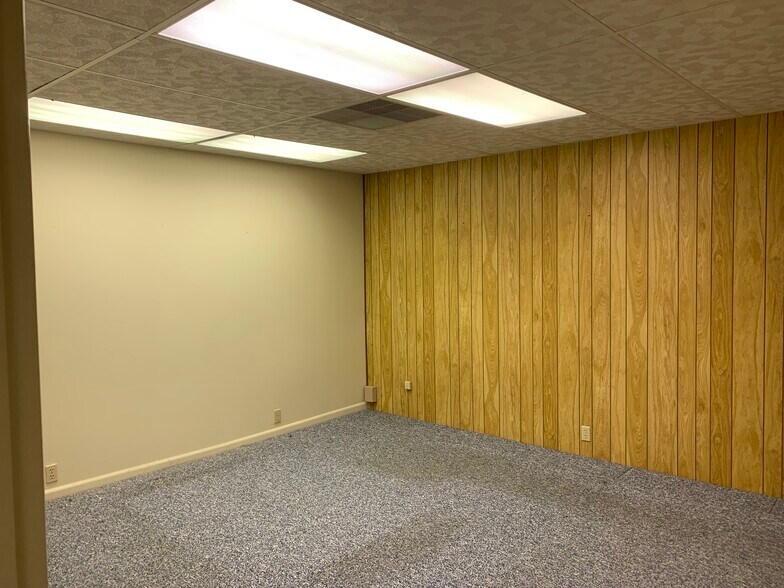 More Photos Of 817 Kilbourne St, Bellevue Medical For Lease