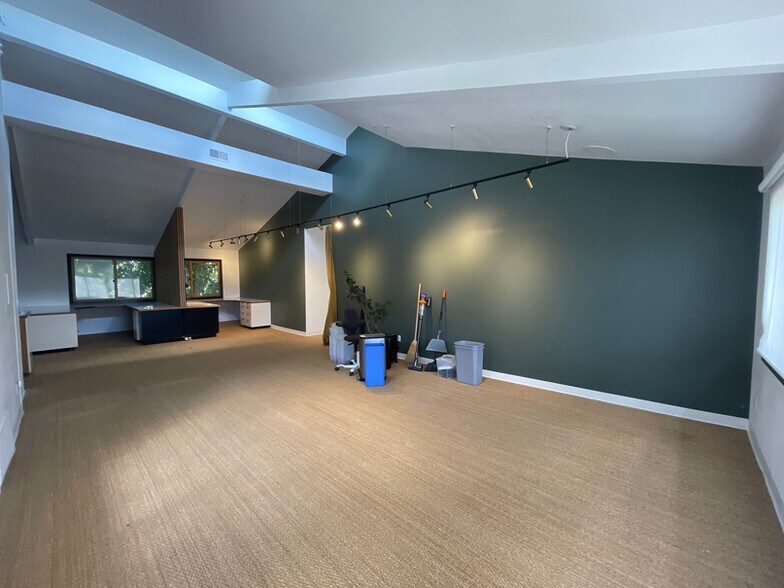 More Photos Of 2482 Newport Blvd, Costa Mesa Loft Creative Space For Lease