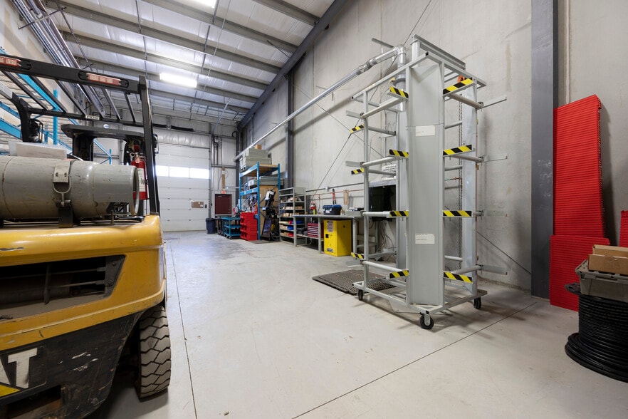 More Photos Of 380 Taiganova Cres, Fort McMurray Warehouse For Lease