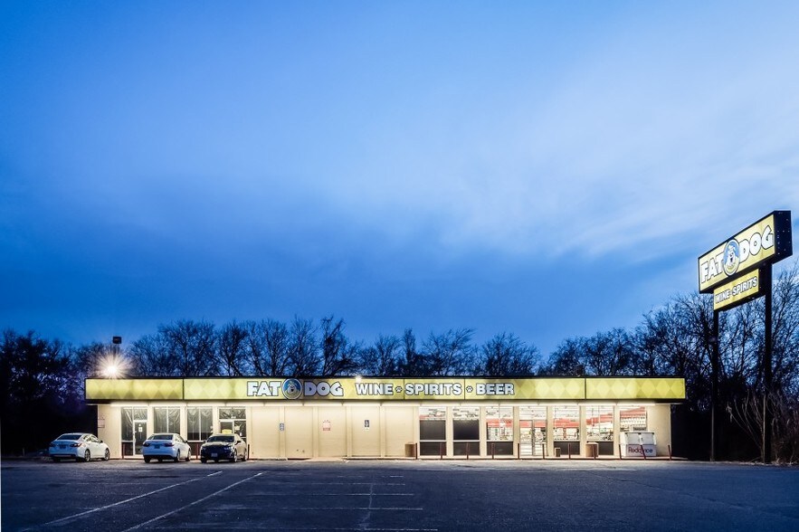 More Photos Of 1604 W Northwest Hwy, Dallas General Retail For Sale