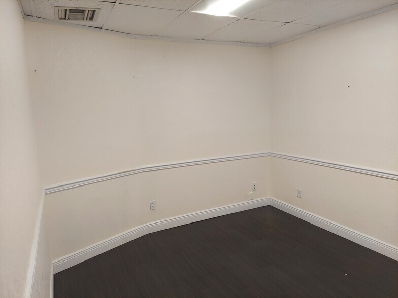 More Photos Of 180 E Burgess Rd, Pensacola Office For Lease