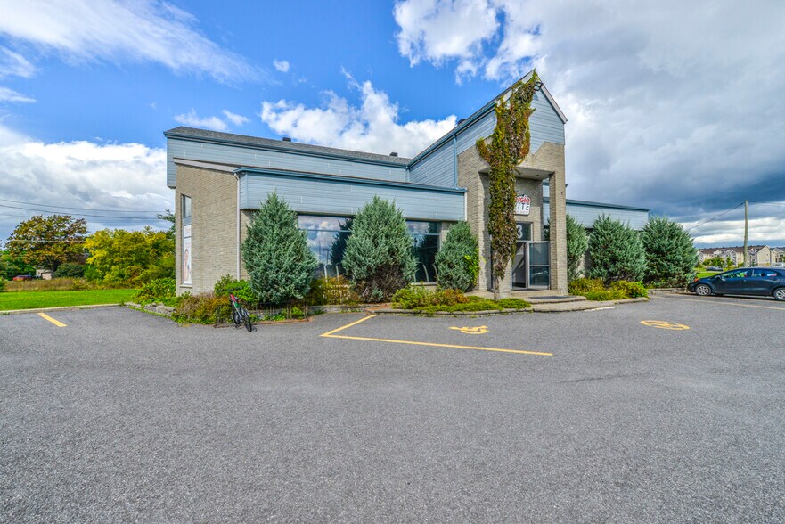 More Photos Of 533 Boul De Périgny, Chambly Health Club For Sale