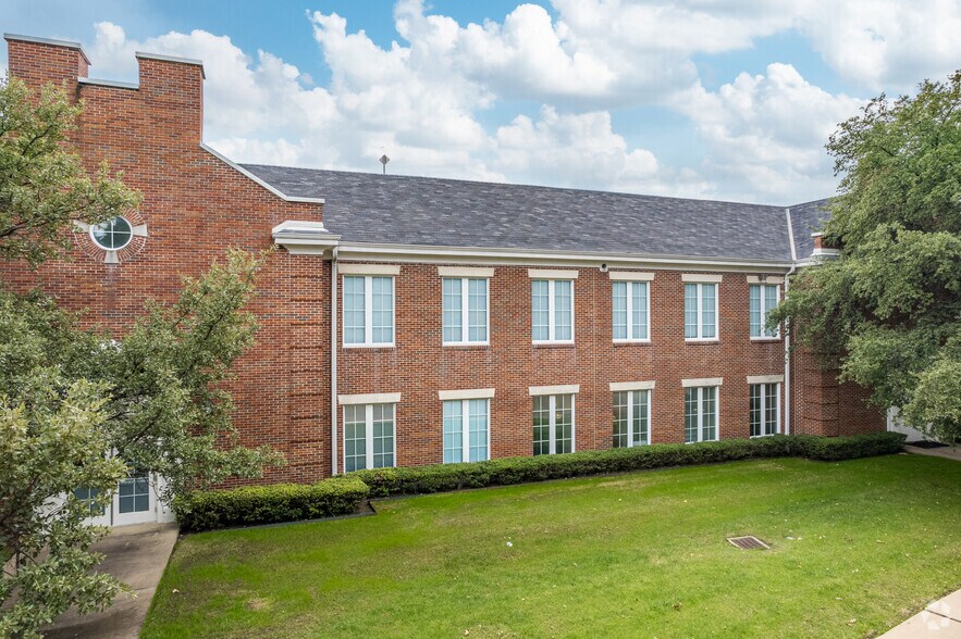 More Photos Of 17101 Preston Rd, Dallas Unknown For Lease