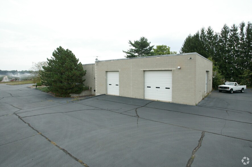 More Photos Of 7 Lordship Rd, East Granby Light Manufacturing For Lease