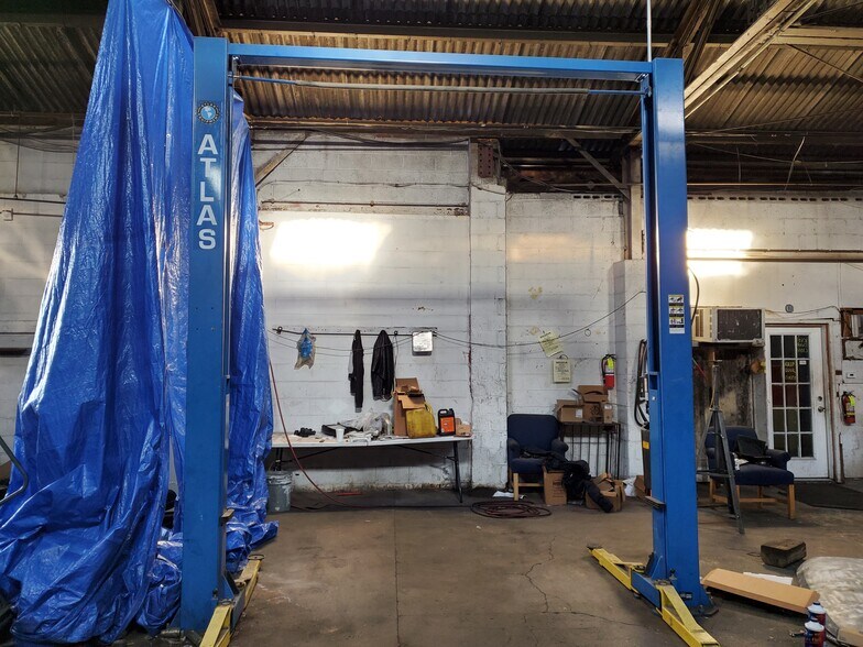 More Photos Of 2835 Crescent Blvd, Collingswood Light Manufacturing For Lease
