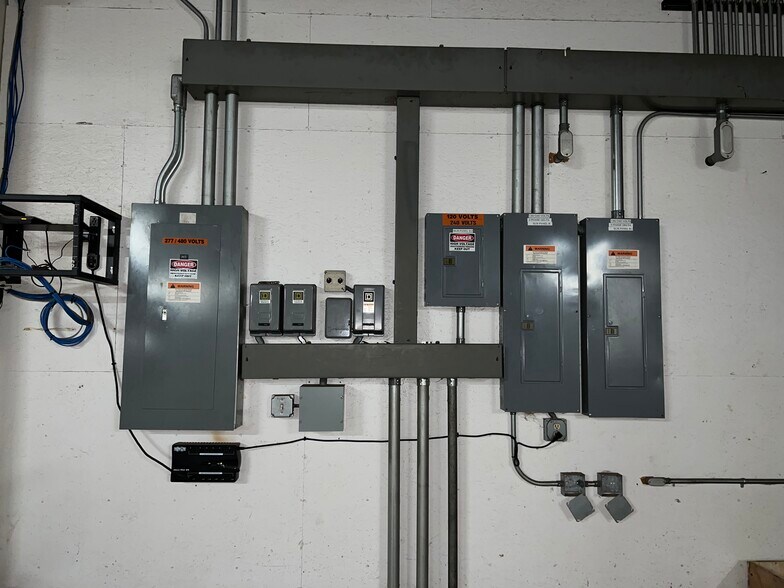 More Photos Of 1025 4 Bottle Dr, Valley City Industrial For Lease