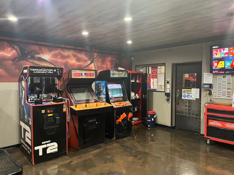 More Photos Of 2100 Mannix Dr, San Antonio Manufacturing For Sale