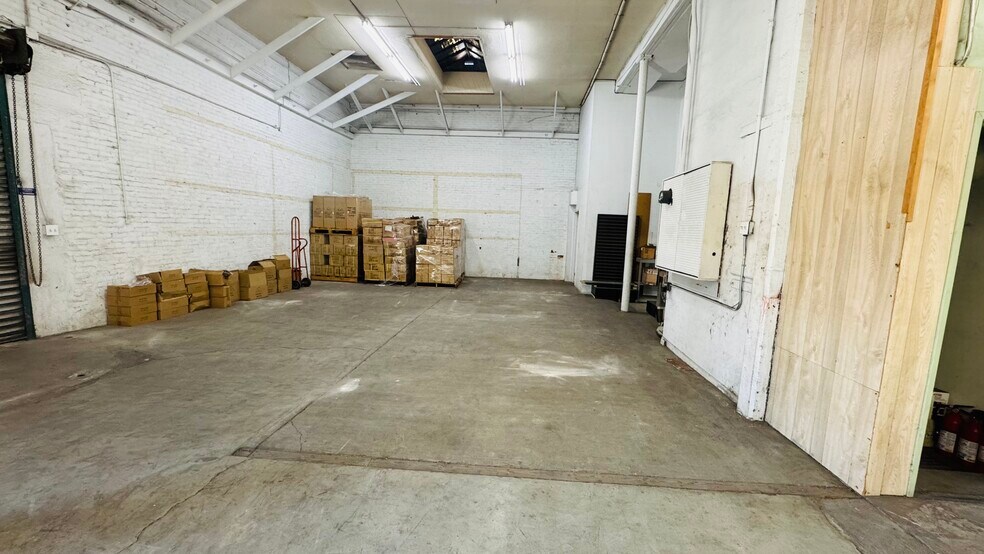More Photos Of 365-369 S Central Ave, Los Angeles Warehouse For Lease