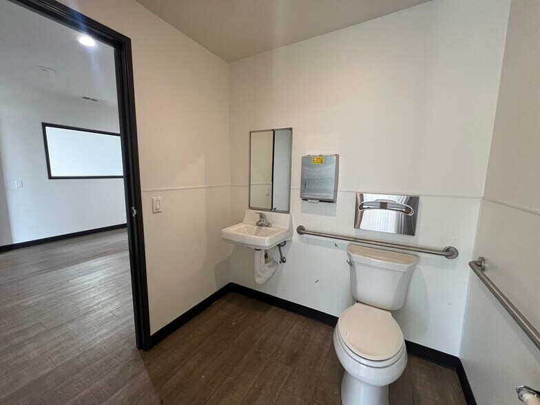 More Photos Of 4459 Rowland Ave, El Monte Warehouse For Lease