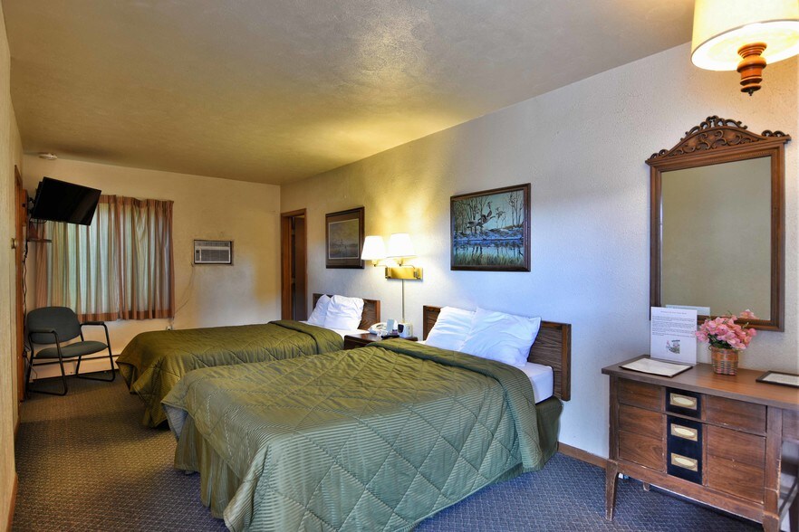 More Photos Of 100 Silver St, Hurley Hotel For Sale