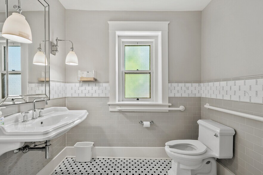 More Photos Of 720 Poyntz Ave, Manhattan Office For Sale