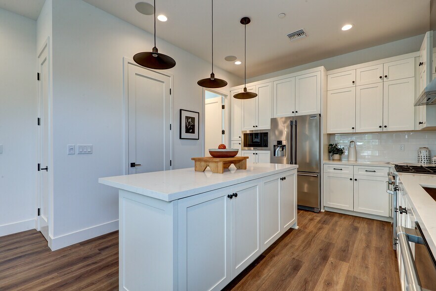 More Photos Of 1445-1447 S Redondo Blvd, Los Angeles Apartments For Sale