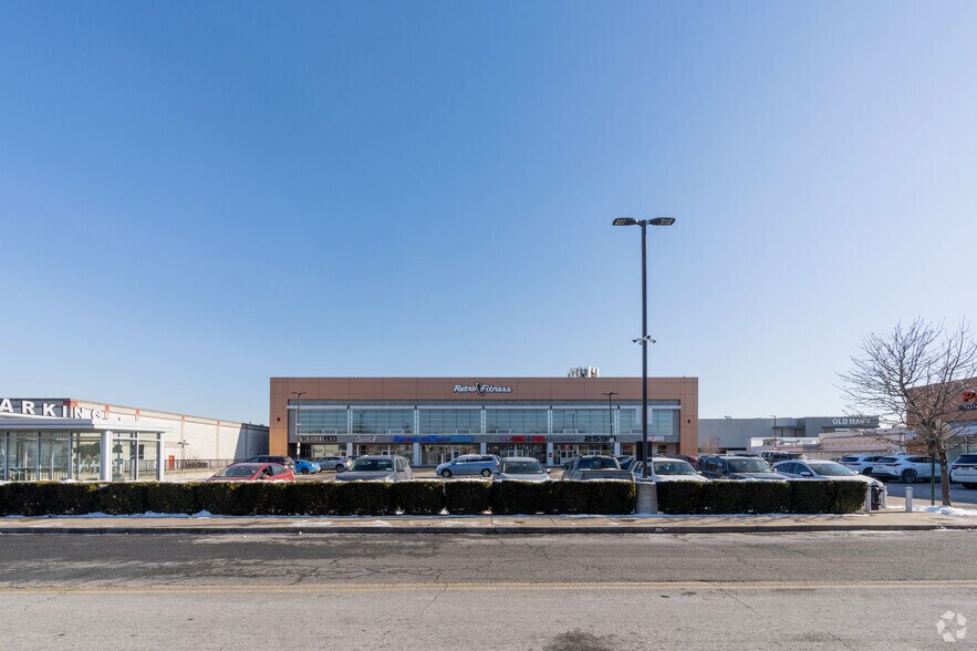 More Photos Of 2590 Hylan Blvd, Staten Island General Retail For Lease