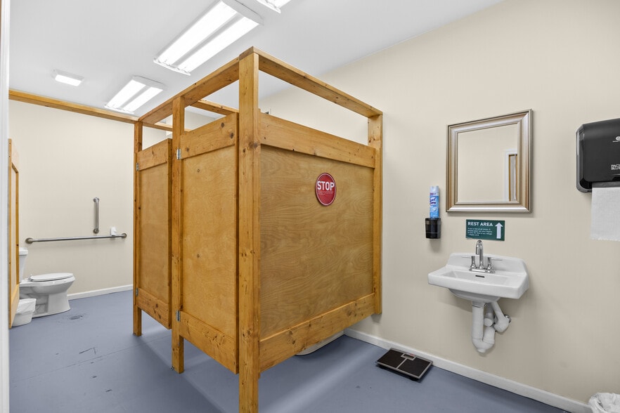 More Photos Of 69 Jessamine Ave, Georgetown Flex For Sale