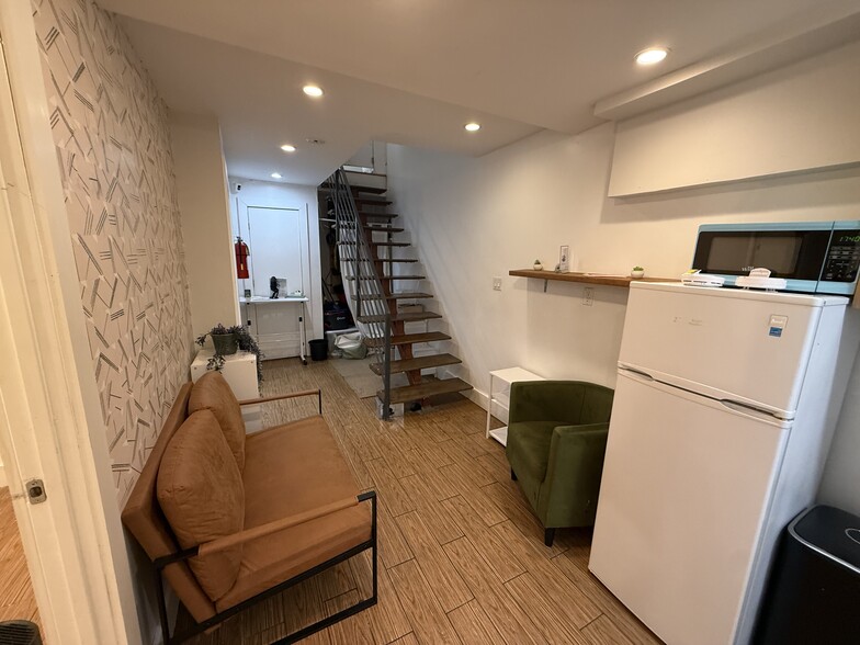 More Photos Of 704 DeKalb Ave, Brooklyn Storefront Retail Office For Lease