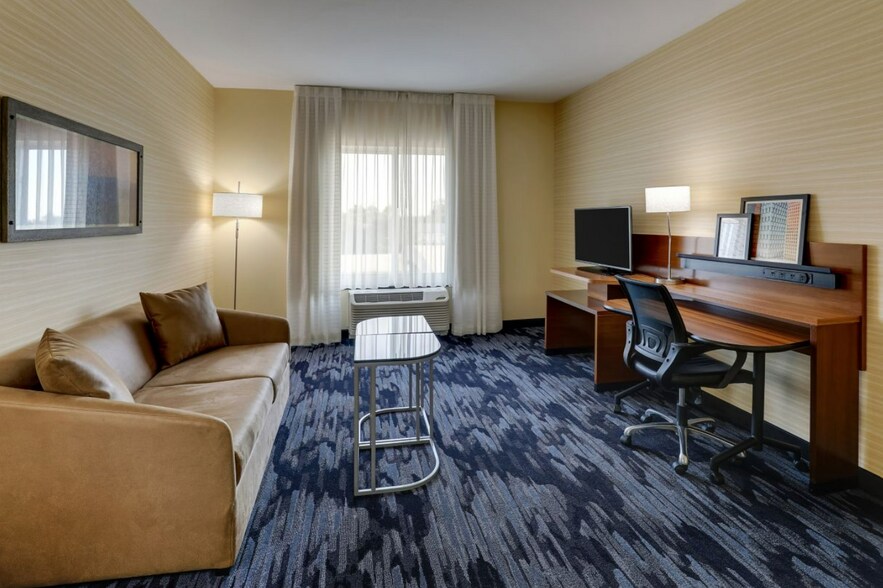 More Photos Of 1111 N Lorraine St, Hutchinson Hotel For Sale