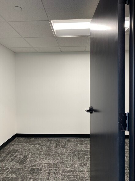 More Photos Of 504 Broadway St, Alexandria Storefront Retail Office For Lease