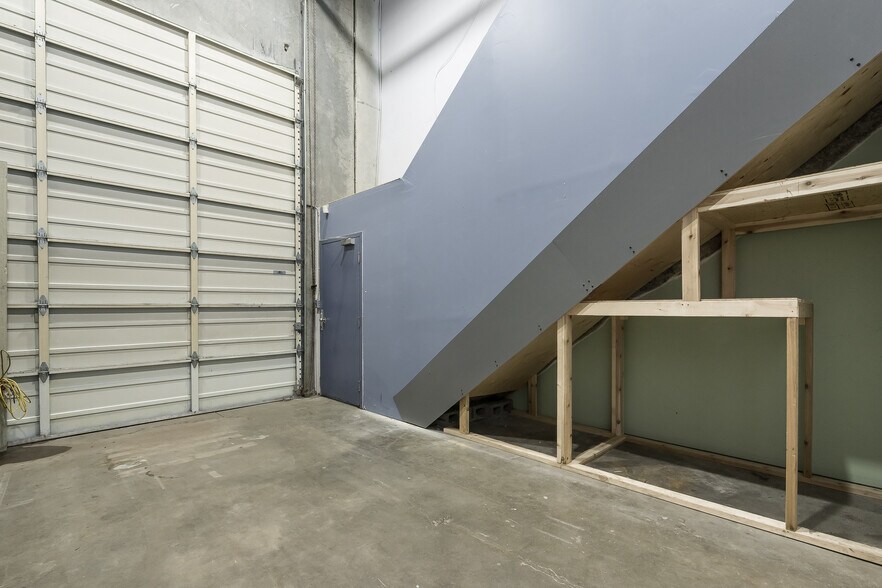 More Photos Of 13761 116 Ave, Surrey Flex For Lease