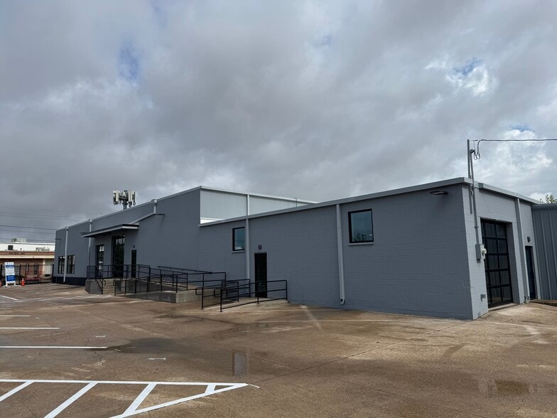 More Photos Of 4746 Memphis St, Dallas Light Distribution For Lease