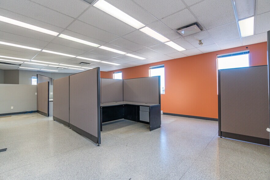 More Photos Of 786 St King E, Sherbrooke Storefront Retail Office For Sale