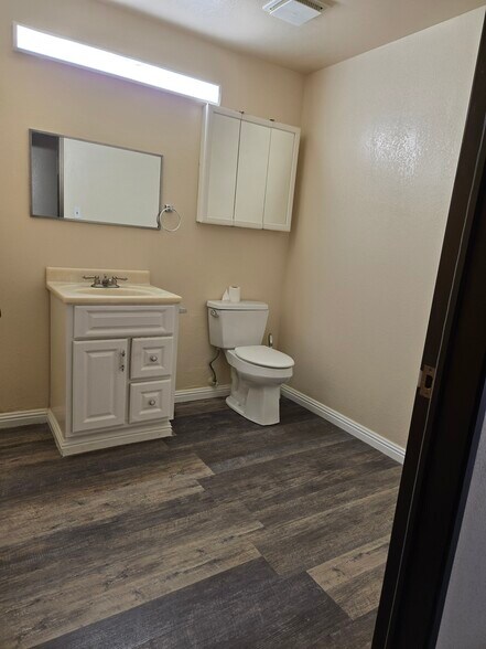 More Photos Of 13340 Saticoy St, North Hollywood Warehouse For Lease