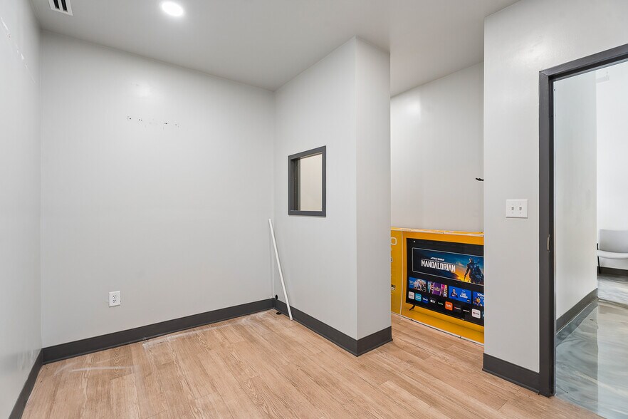 More Photos Of 1605 Howell Mill Rd NW, Atlanta Storefront Retail Office For Sale