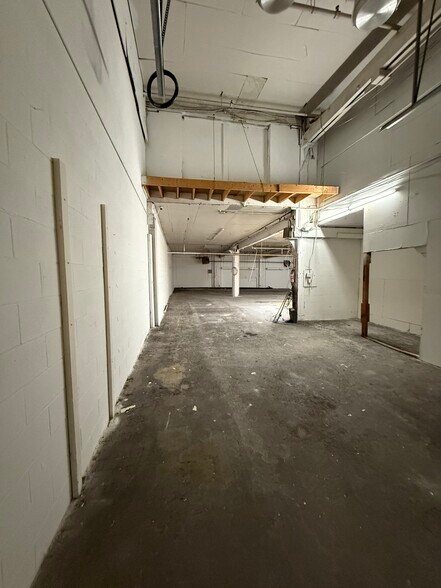 More Photos Of 273 Lenox St, Norwood Warehouse For Lease