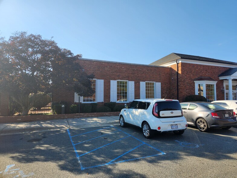 More Photos Of 509 S Van Buren Rd, Eden Medical For Lease