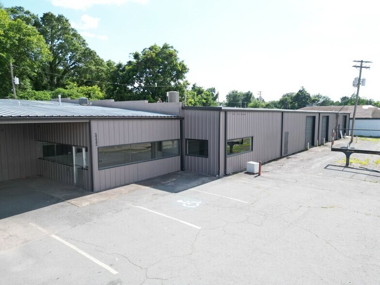 More Photos Of 2222 E Broadway St, North Little Rock Manufacturing For Lease