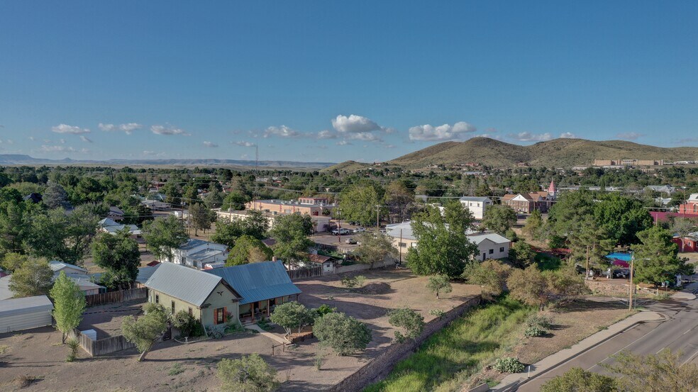 More Photos Of 405 W Avenue E, Alpine Specialty For Sale