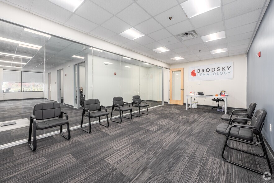 More Photos Of 9920 Franklin Square Dr, Nottingham Medical For Lease