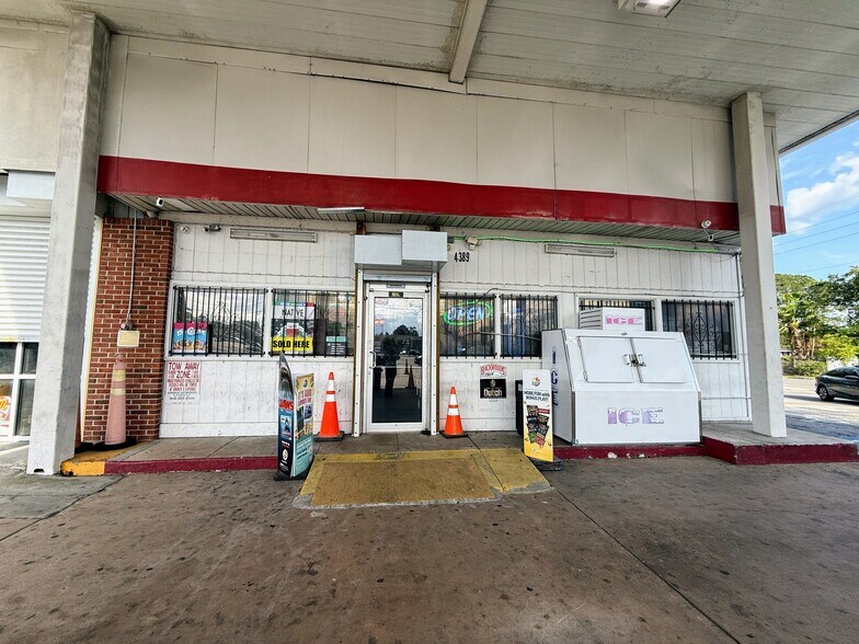 More Photos Of 4389 University Blvd S, Jacksonville Service Station For Sale
