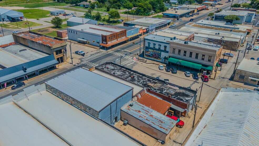 More Photos Of 221 S Main St, McGregor Storefront Retail Office For Sale