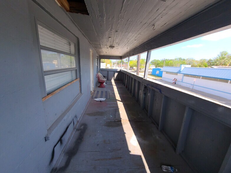 More Photos Of 330 Madison Ave, Daytona Beach Bar For Sale