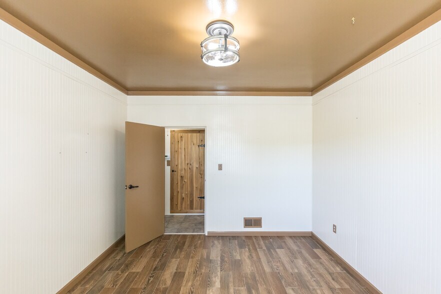 More Photos Of 131 Copenhaver St, Marion Shelter For Sale