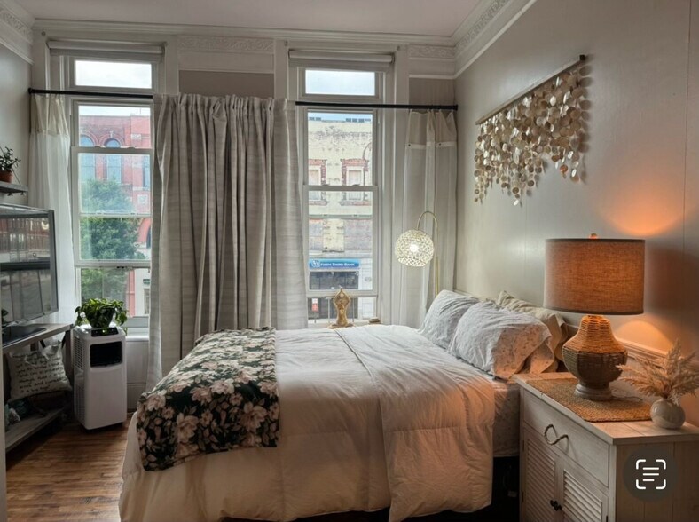 More Photos Of 120 N Washington St, Owosso Storefront For Sale