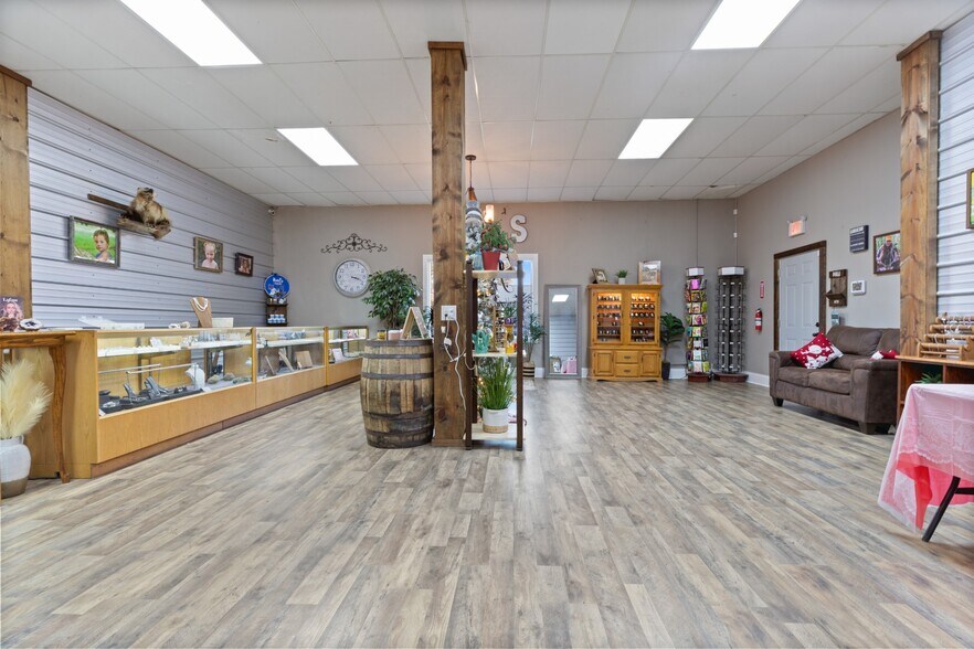 More Photos Of 114 N Church St, Waverly Loft Creative Space For Lease