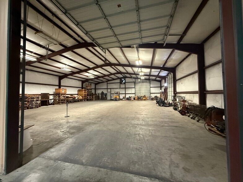 More Photos Of 7113 Chippewa Blvd, Houston Manufacturing For Sale