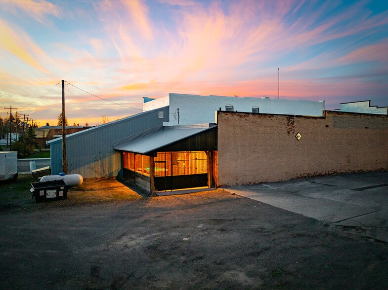 More Photos Of 417 Main St, Ashton Specialty For Sale