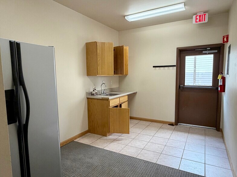 More Photos Of 120 Cole Ave, Pinedale Office For Sale