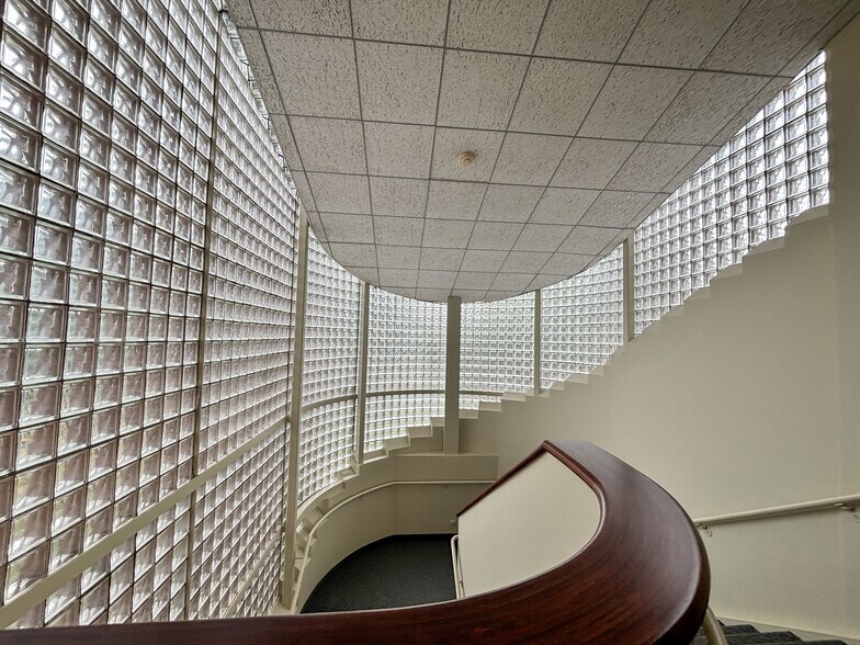 More Photos Of 2965 Ryan Dr SE, Salem Office For Sale