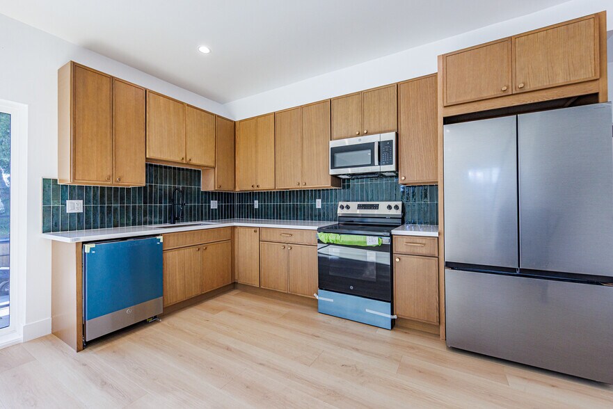 More Photos Of 2938 S Sycamore Ave, Los Angeles Apartments For Sale