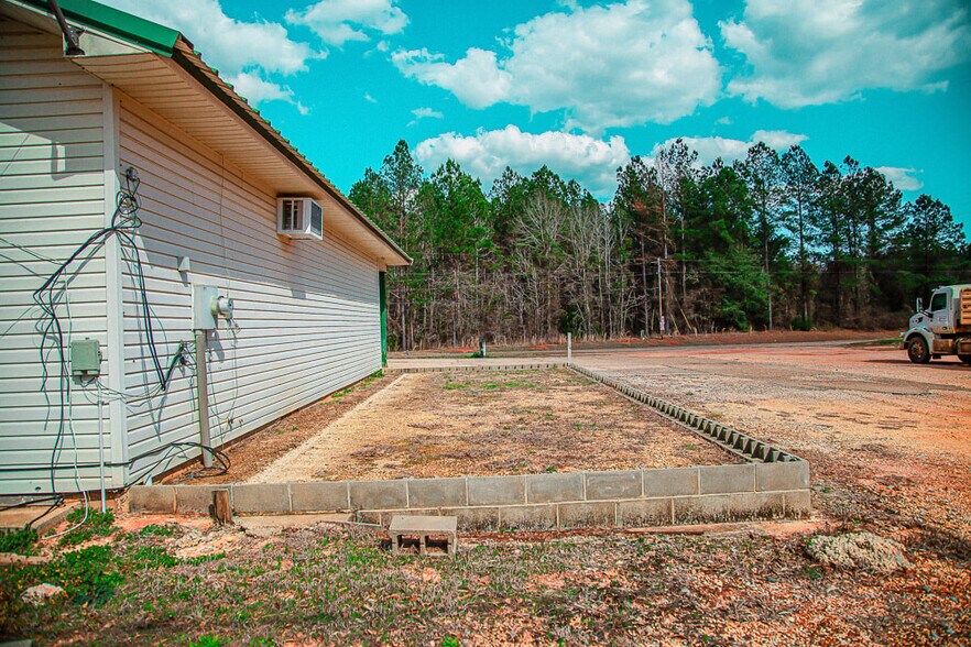 More Photos Of 2777 Hwy 83, Evergreen Service Station For Sale