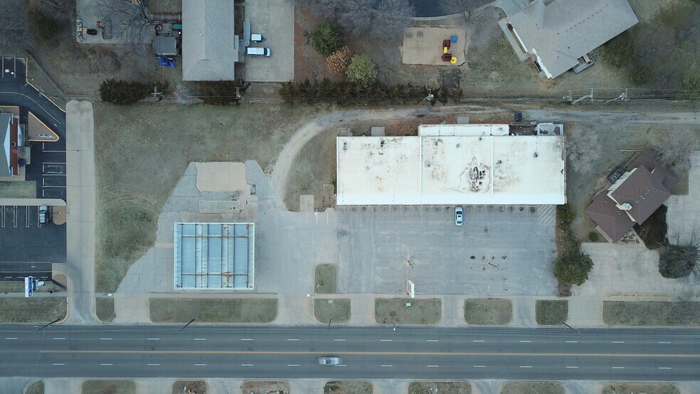 More Photos Of 2518 W 13th St N, Wichita Auto Repair For Sale