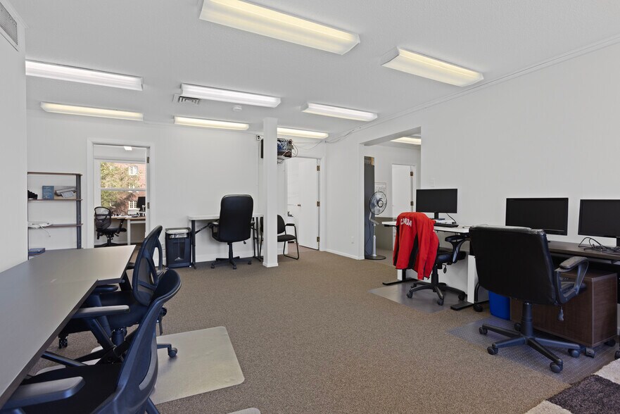 More Photos Of 307 Gilmour St, Ottawa Office For Sale