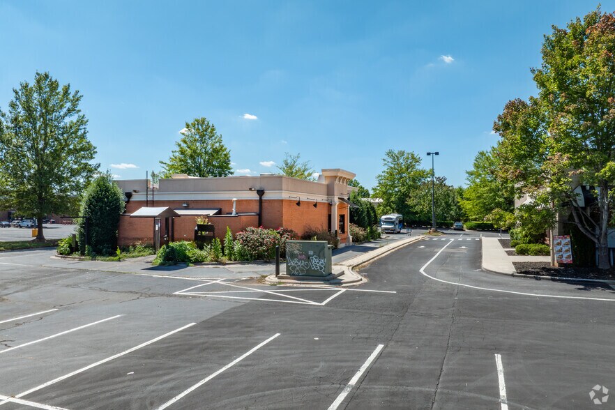 More Photos Of 1930 Sardis Rd N, Charlotte Fast Food For Sale
