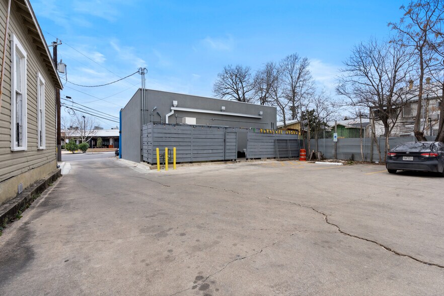 More Photos Of 620 S Presa St, San Antonio Restaurant For Lease