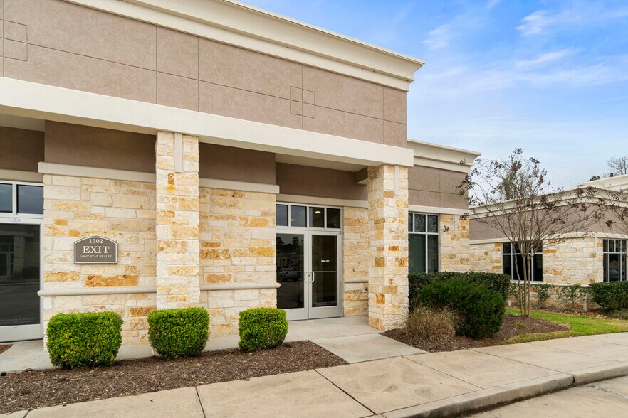 More Photos Of 2219 Sawdust Rd, The Woodlands Medical For Sale