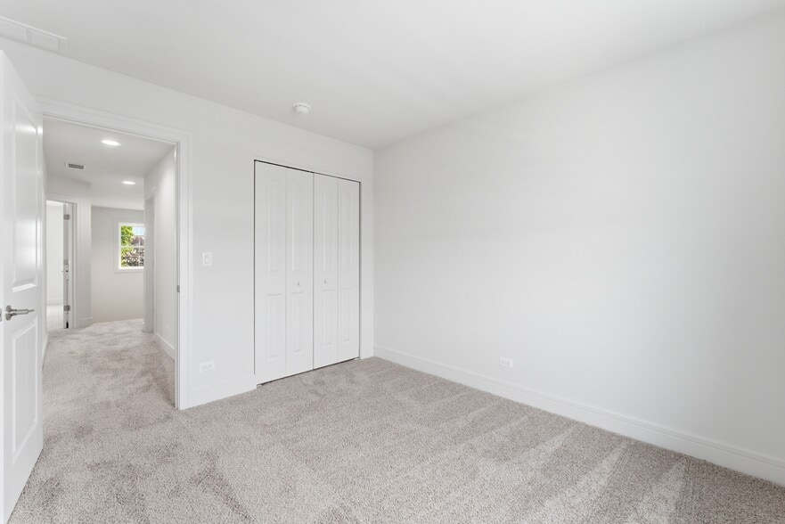 More Photos Of 214 N Walnut St, Bensenville Apartments For Sale