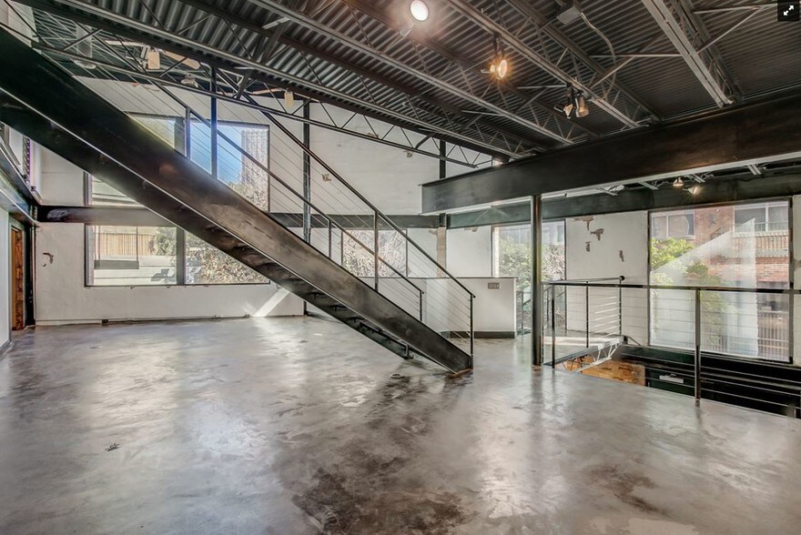 More Photos Of 1801 Laws St, Dallas Office Residential For Lease